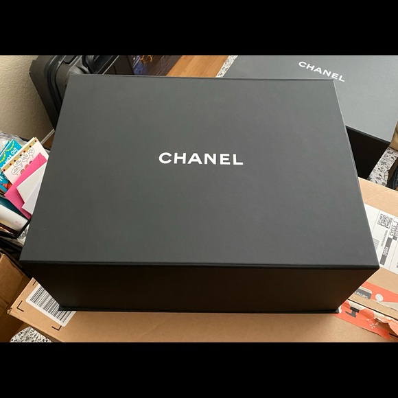 🔴SOLD🔴Authentic RARE New CHANEL Camilla Tote - Picture 4 of 16